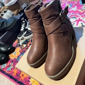 Women's Steve Madden boots with heel. Brand new